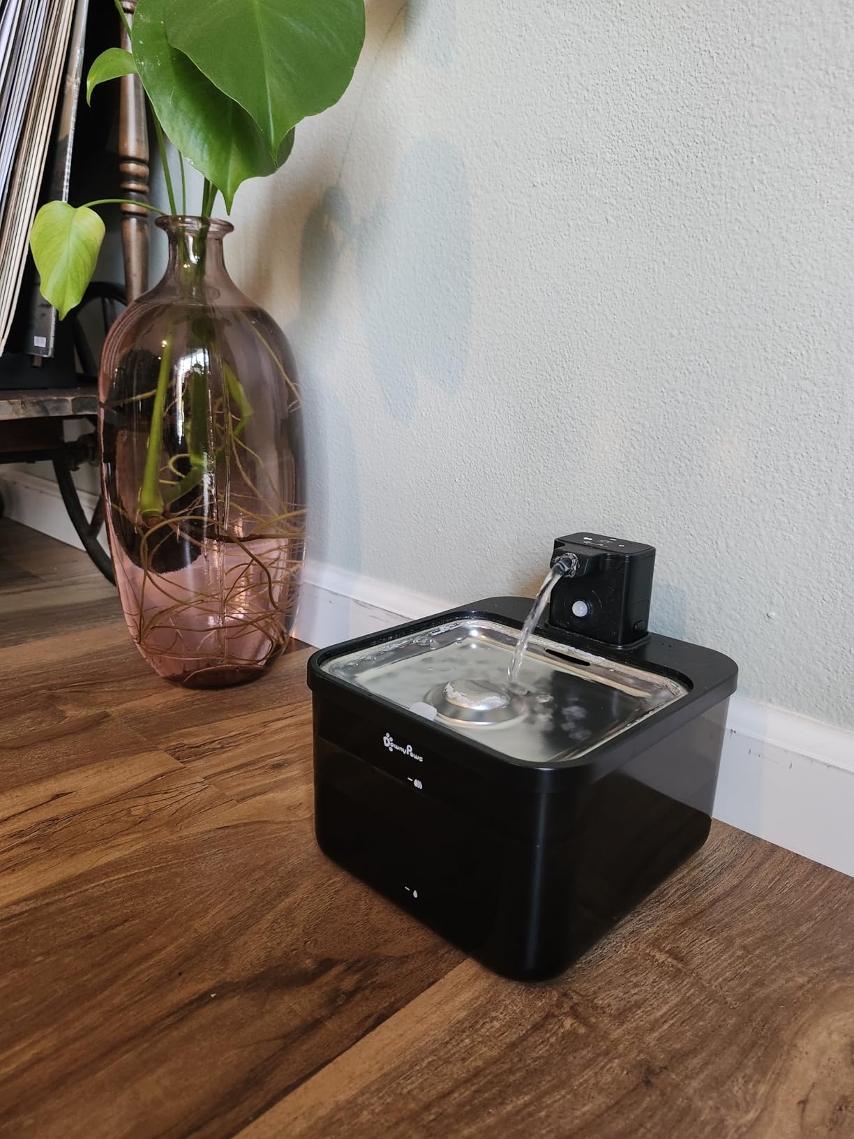 Fuente de agua para gatos de acero inoxidable inalámbrica, 84 oz/2.5 L